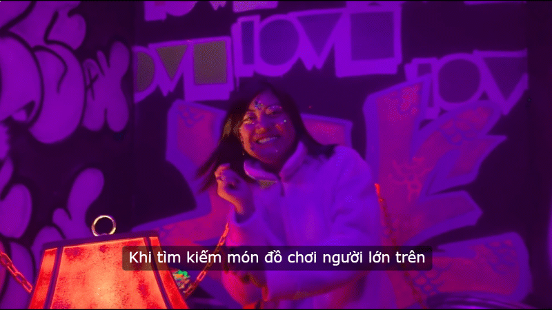 Vui sướng khi chị em mua được dương vật giả Vui sướng khi chị em mua được dương vật giả